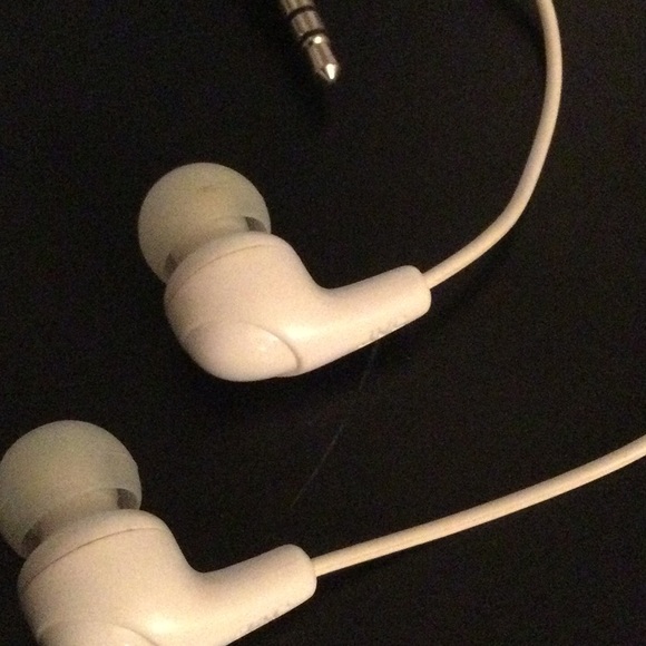 Apple iPod Nano, Model A1137, 2GB - Picture 4 of 4